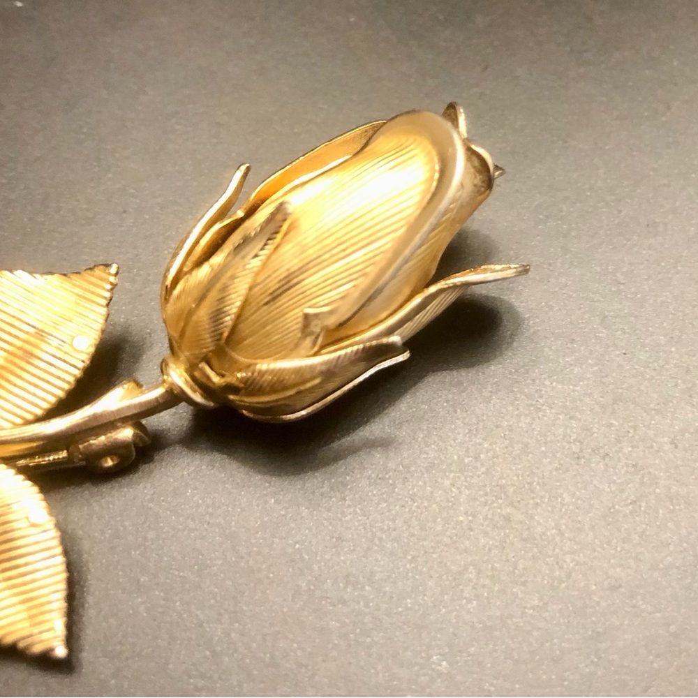 Vintage Rose Brooch - Costume Jewelry - Picture 6 of 10